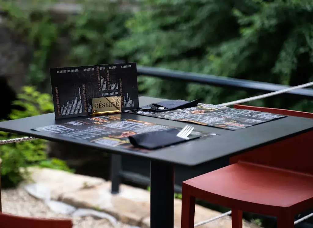 Les Soquettes_Sedan_slider_image_1