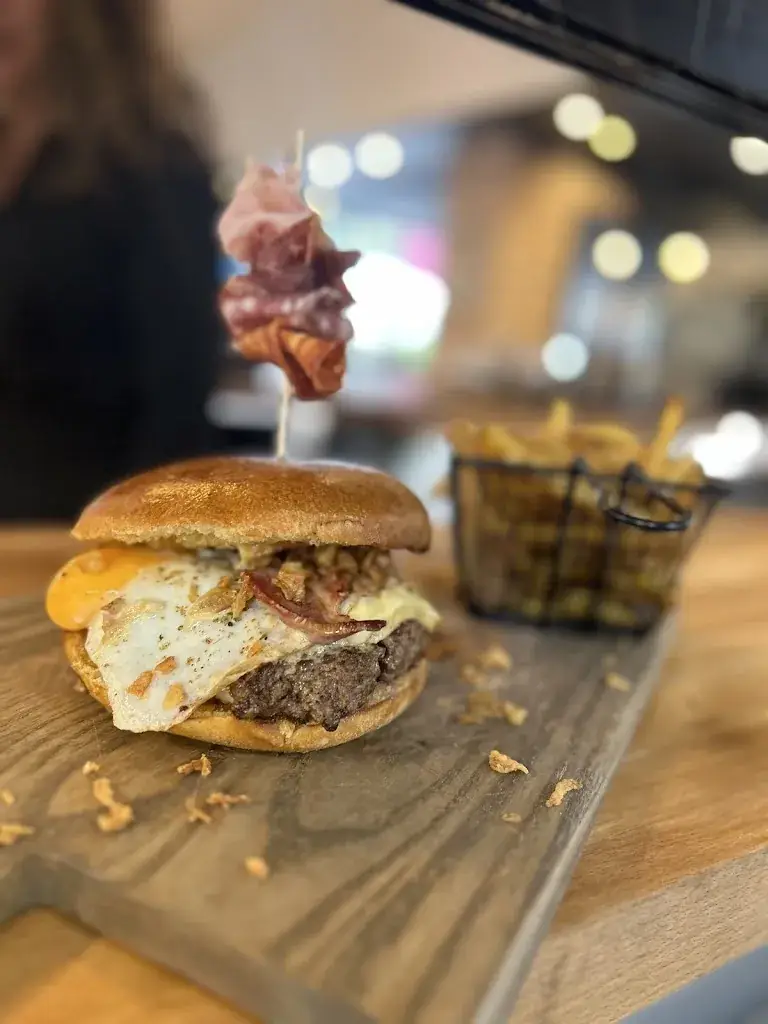 Les Soquettes_Sedan_slider_image_3