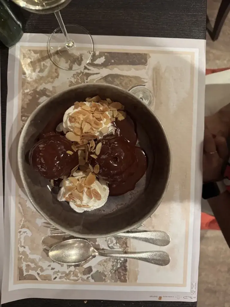 Kazem_La Cave à Champagne_Épernay_reseña