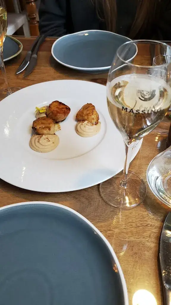 Andrew Holt_Why Not_Épernay_review