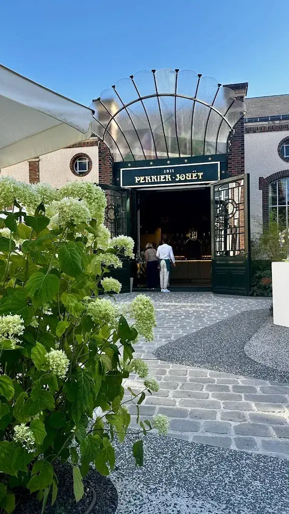 Camille Larose_Cellier Belle Epoque - by Perrier-Jouet_Épernay_review