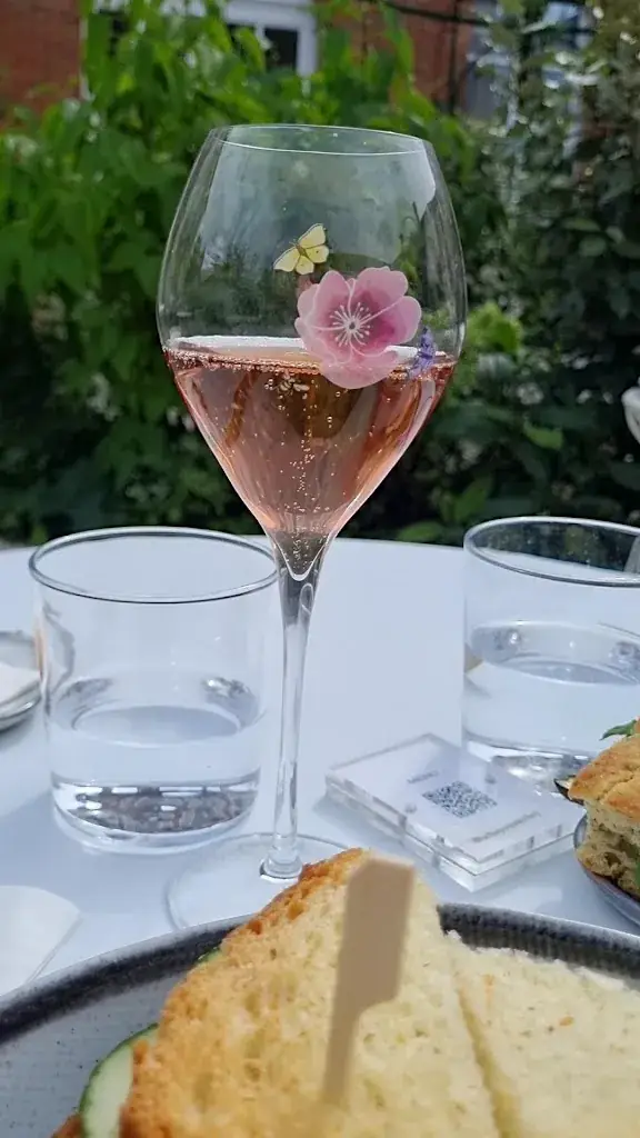 Cellier Belle Epoque - by Perrier-Jouet_Épernay_slider_image_2