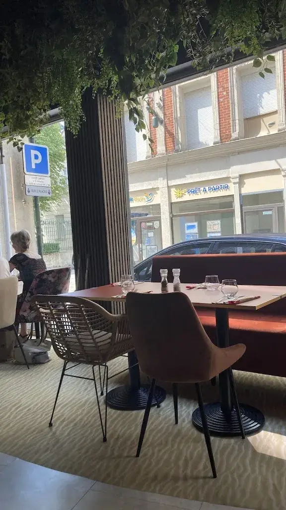 Lara Lipinska_Amici_Épernay_review