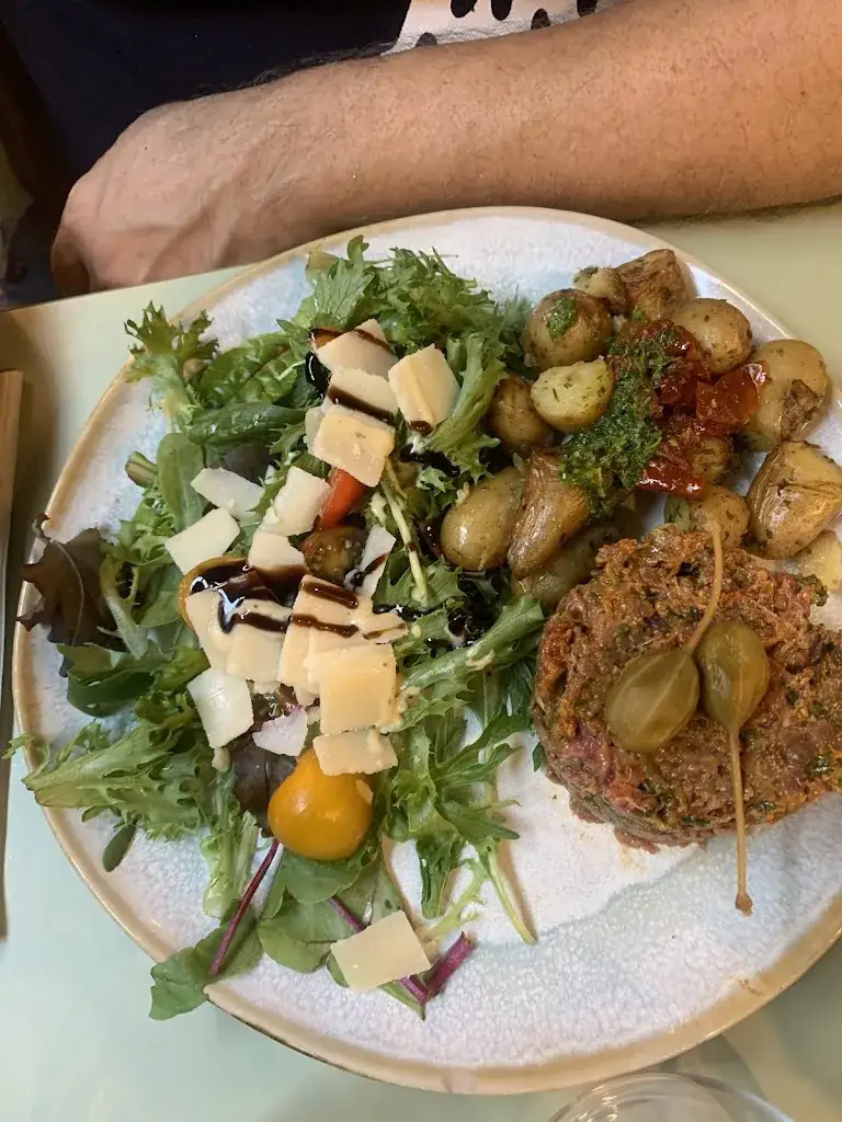 Lopes Lola_Amici_Épernay_review