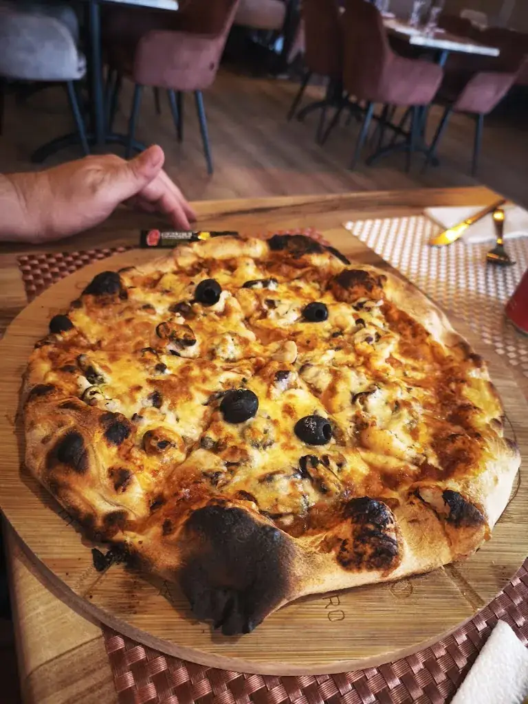 Beáta Rózsa_L'Original by pizza d’or_Freyming-Merlebach_review