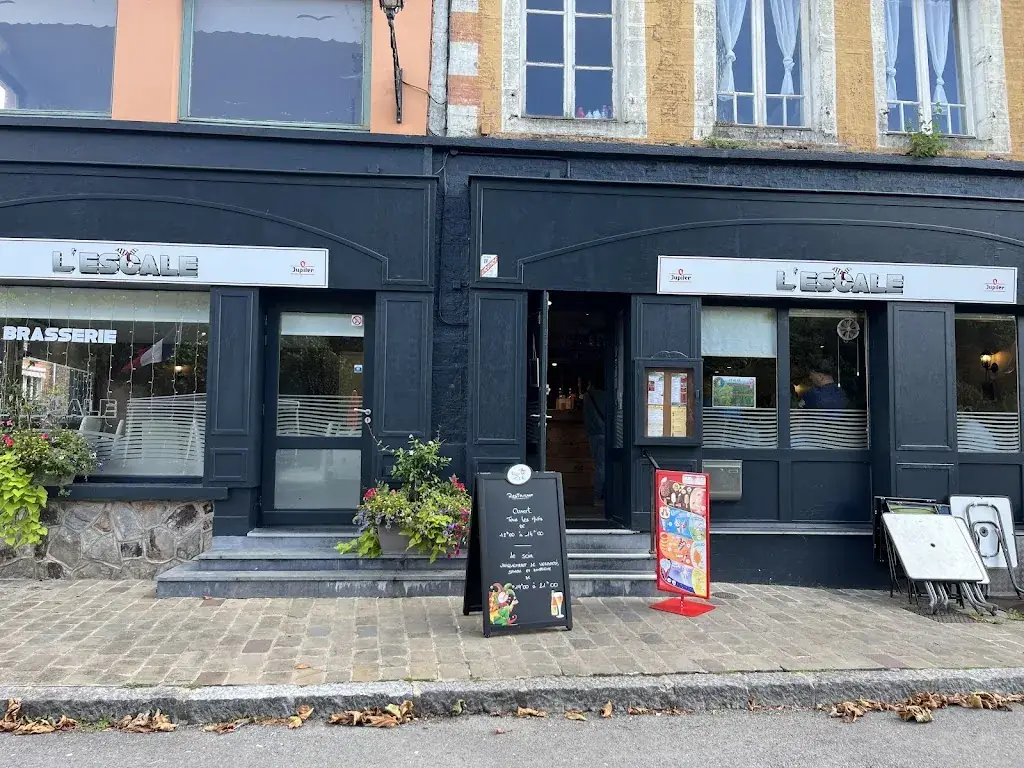 Anton de Zeeuw_L'escale_Fumay_review