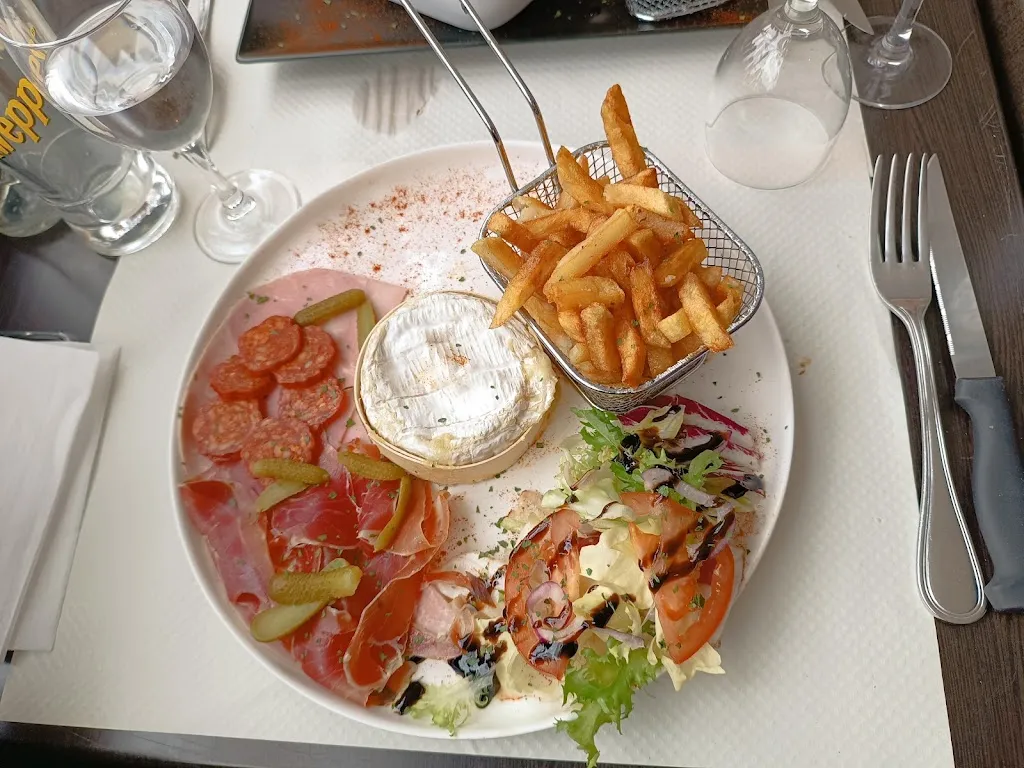 Café de l’étoile : Bar, Brasserie, Restaurant_Fismes_slider_image_2