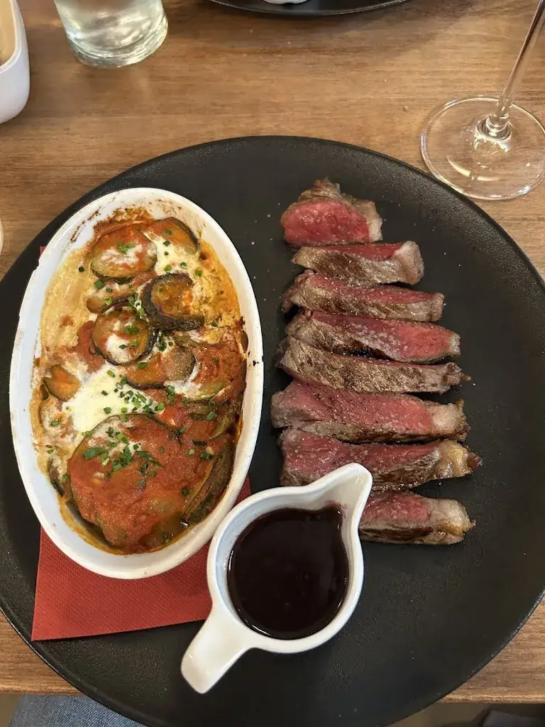 Hande Gökbayrak_Jeanie Chamonix_Chamonix-Mont-Blanc_review