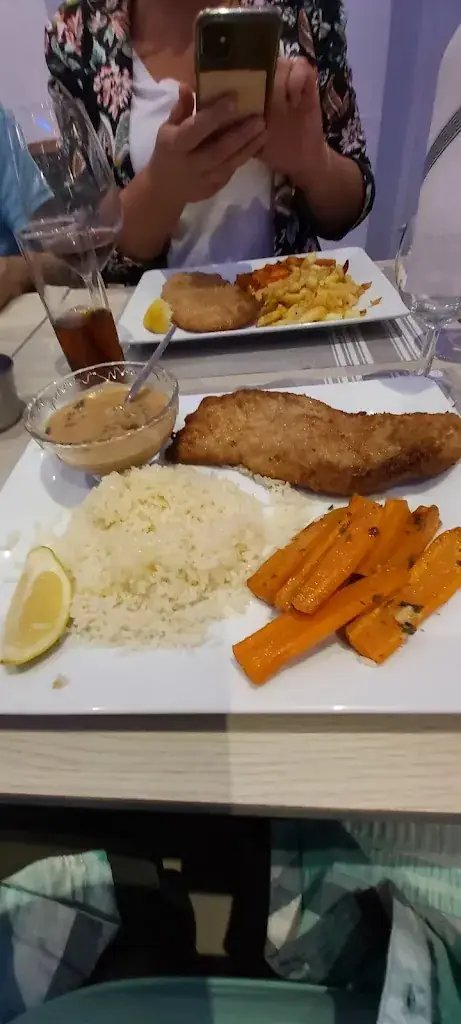 Dominique Livet_Les Amis du Médicis_Fameck_review