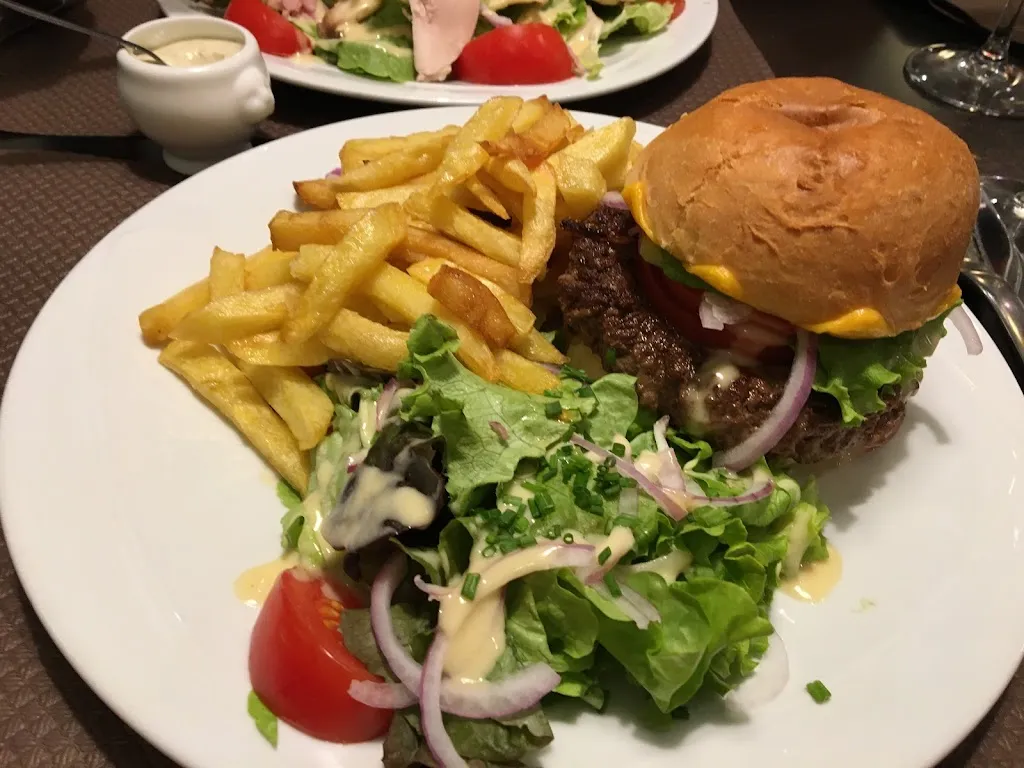 Alys Lewis_Le bistrot du circuit_Gueux_review