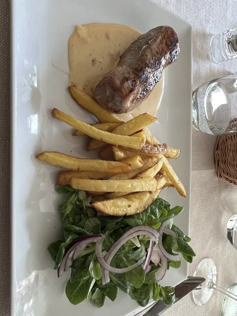 M-L Lp_Restaurant Château des Dames de France_Gueux_review