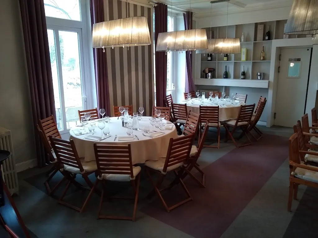 Restaurant Château des Dames de France restaurant in Gueux