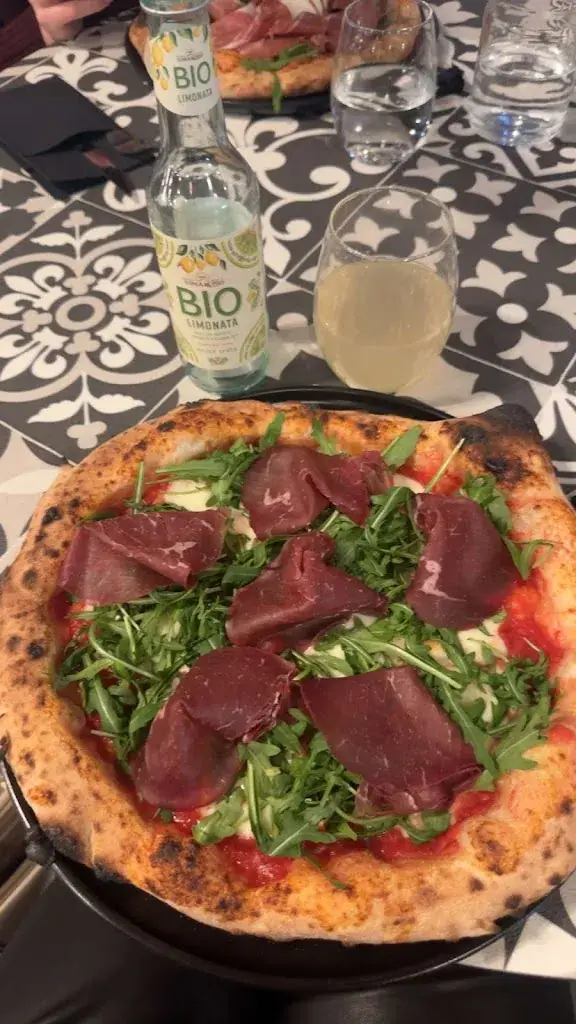 Camille guillermin_Piazza Di Napoli_Gueux_review