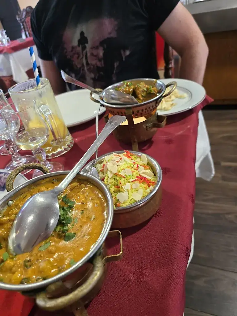 hélène Basset_Restaurant LE MAHARAJA Chateau--Gaillard 01500_Château-Gaillard_review