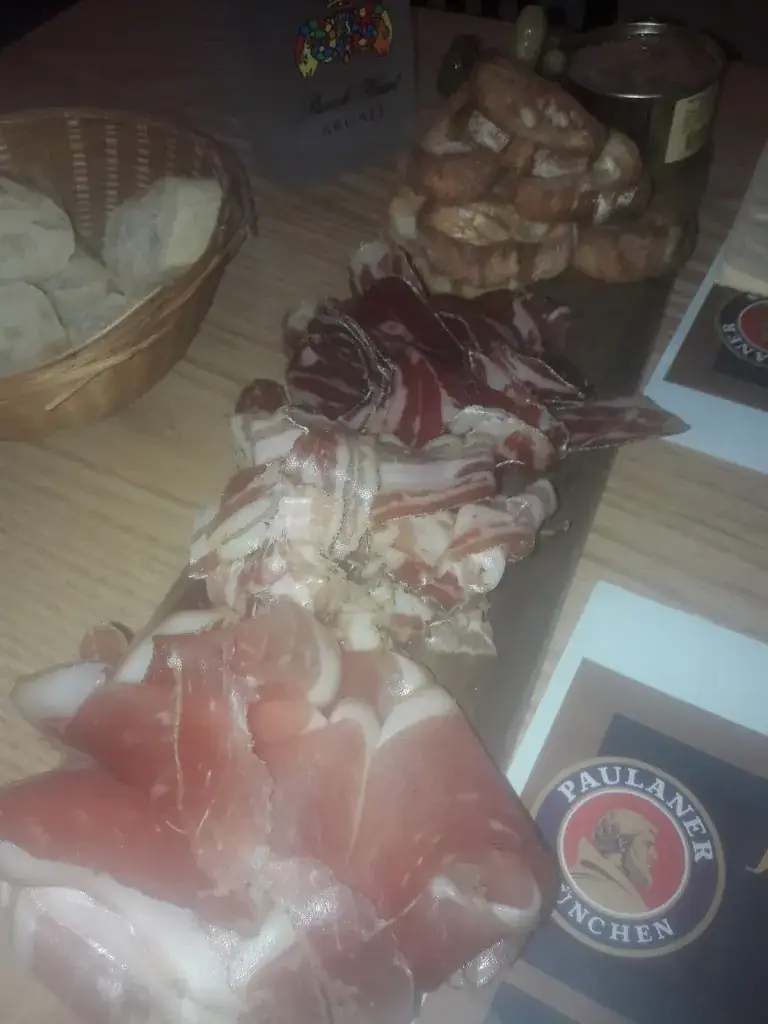 favre-felix ghislain_« LES CHARLYROTS » Mamma Gina_Charly_review