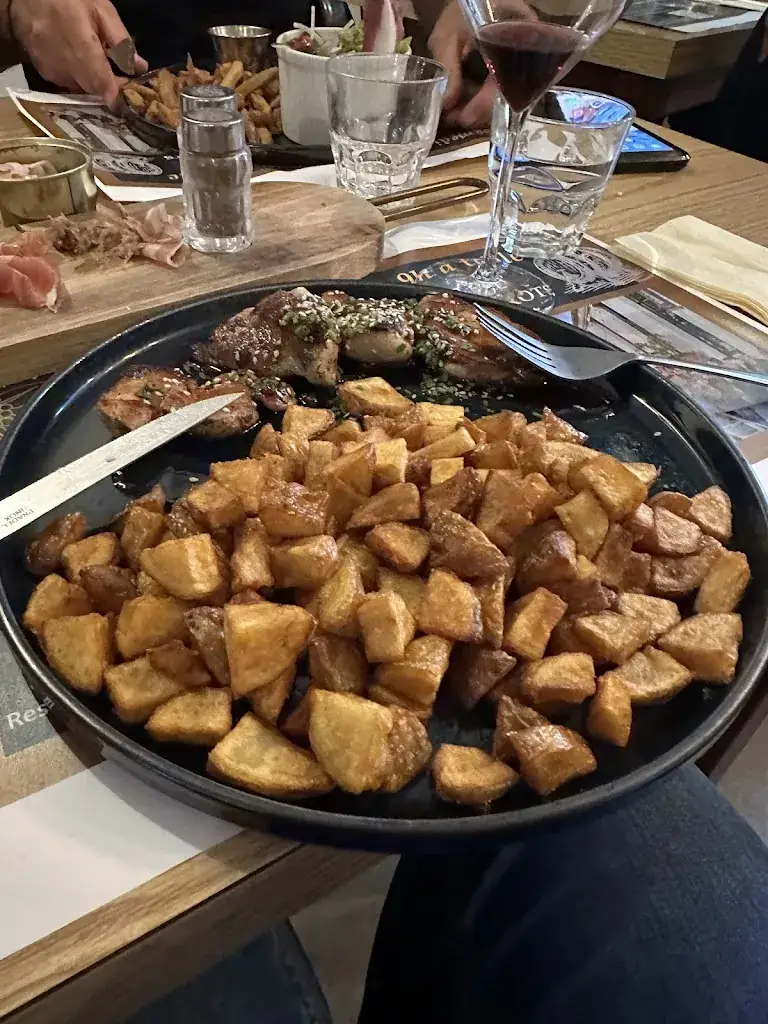 Laurent Nicot_« LES CHARLYROTS » Mamma Gina_Charly_review