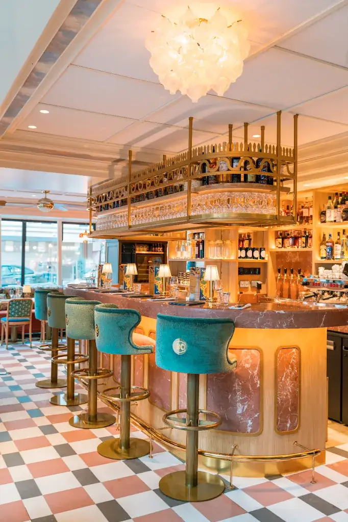 Brasserie Charlie restaurant in Neuilly-sur-Seine