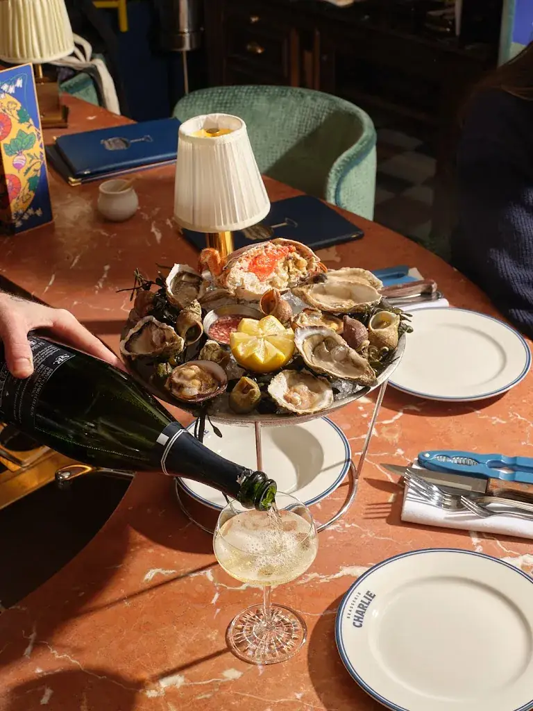 Brasserie Charlie_Neuilly-sur-Seine_slider_image_3