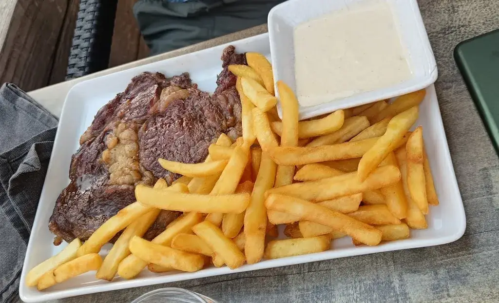 Aux deux lions houssen_Houssen_slider_image_3