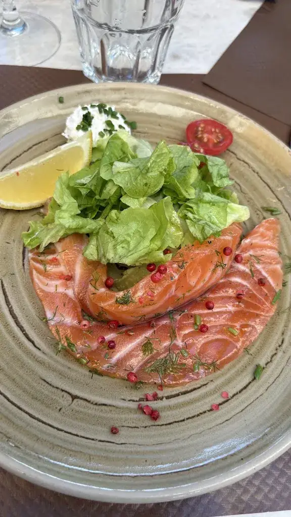 Axel Guezet_Côté Couleurs_Charbonnières-les-Bains_review