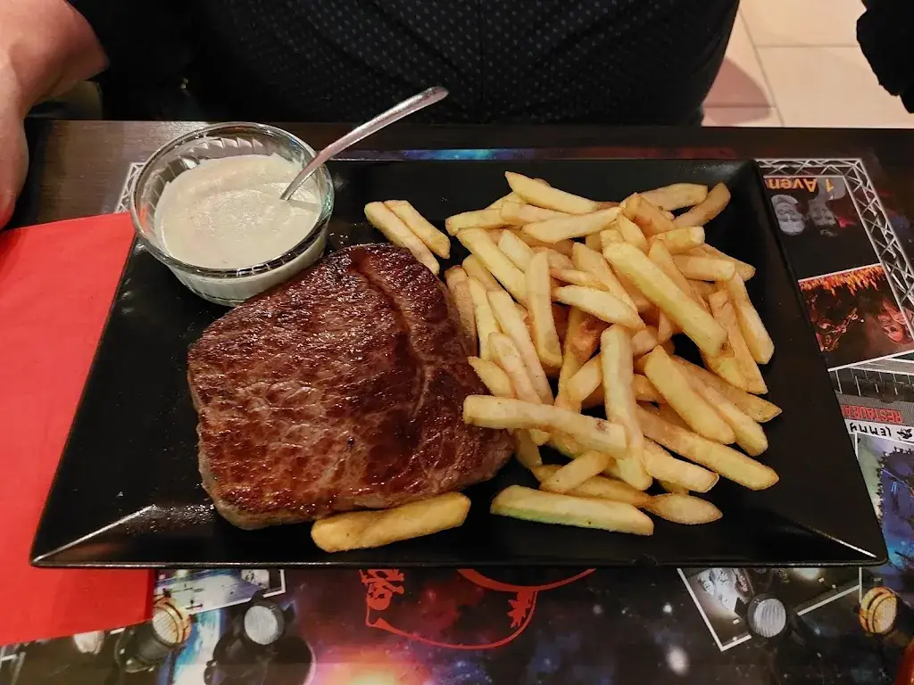 LEMMY'S_Longwy_slider_image_3