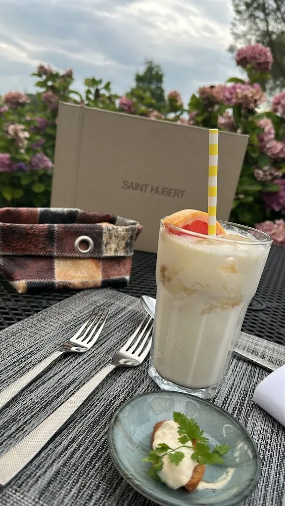 Restaurant Saint-Hubert Restaurant in Hambach