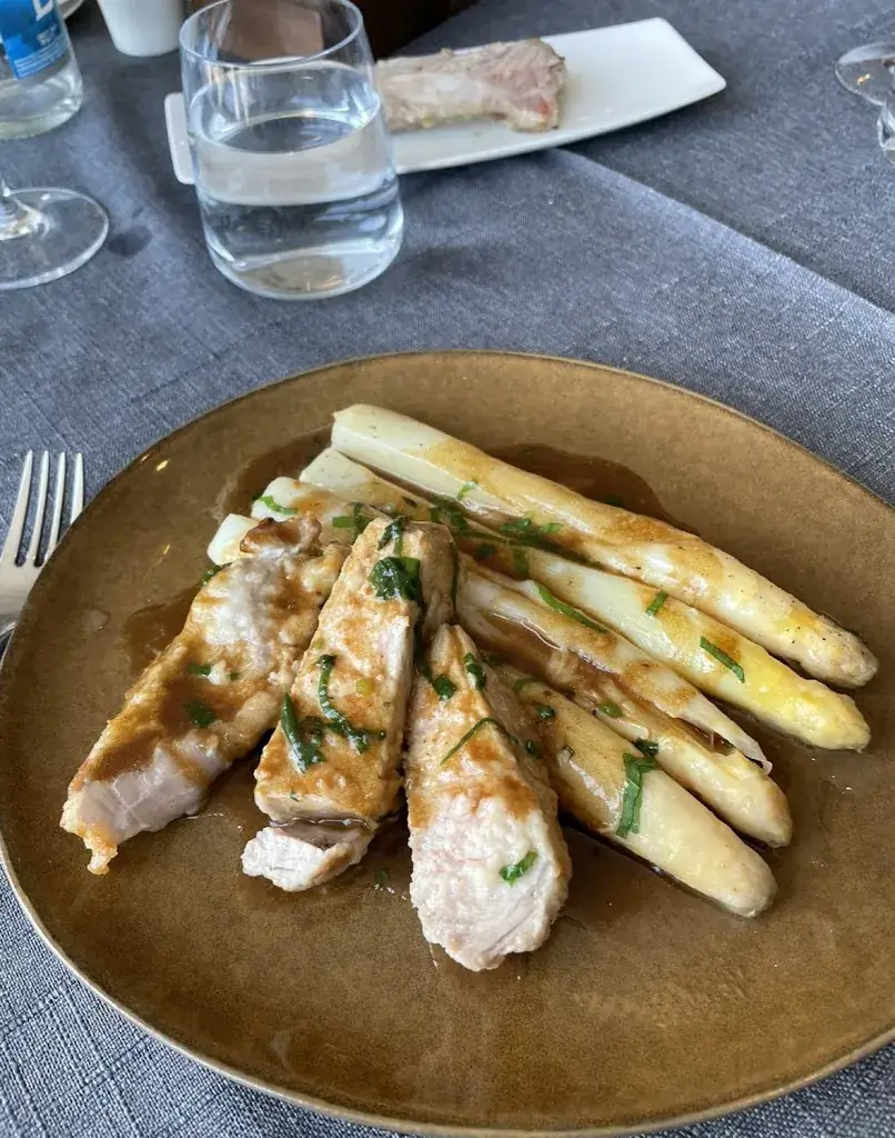 P Brunner_Autour de la Table_Huningue_review