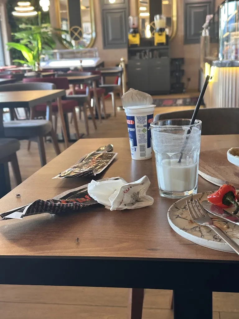 ruijing wang_Simitçi Café Mulhouse_Illzach_review