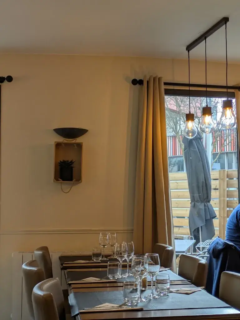 Chrystèle VILLAUDY LACOMBE_L' Assiette de Marie_Francheville_review