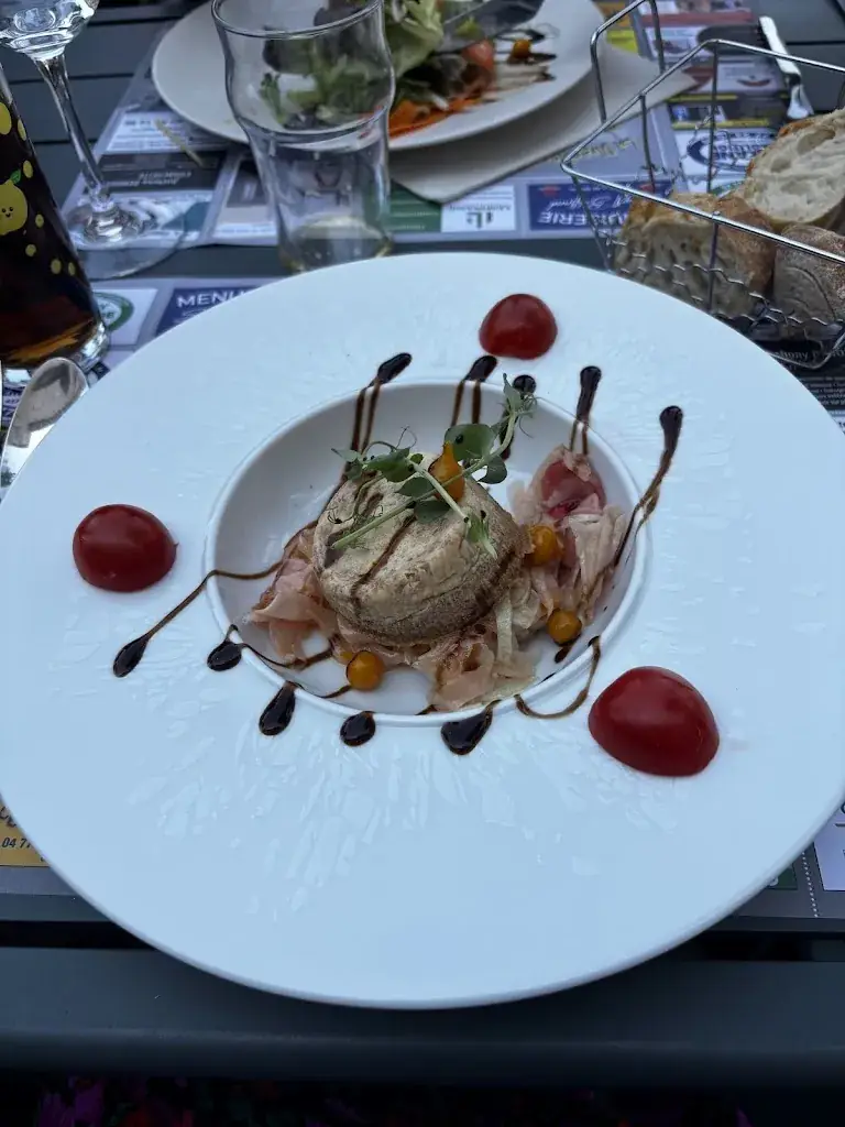 Hélène Dumas_Restaurant le 1980_Charlieu_review