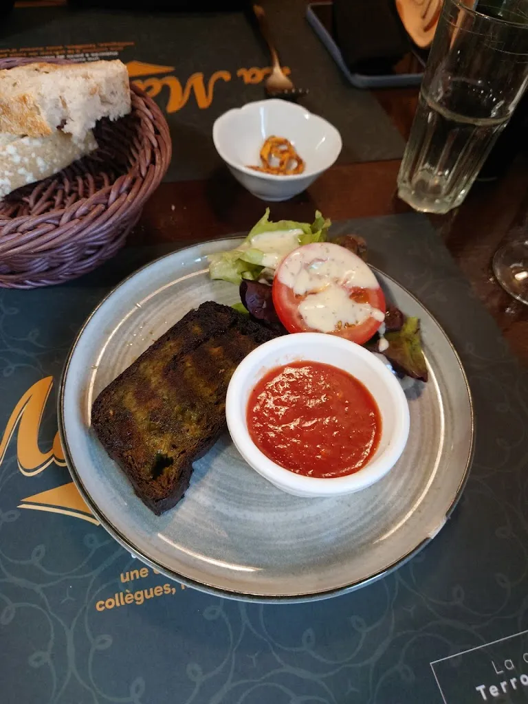 Dan Col_La Mangoune_Chapelle-Saint-Luc_review