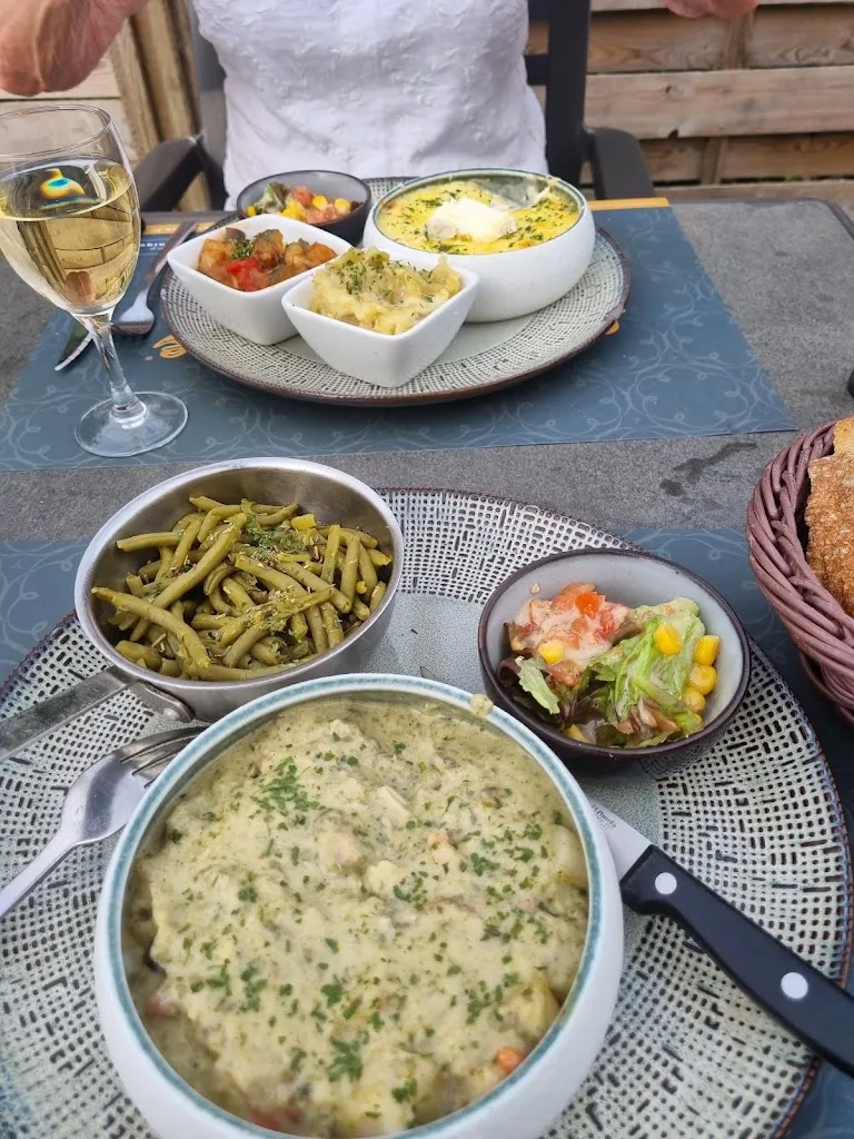 Philip Leaver_La Mangoune_Chapelle-Saint-Luc_review