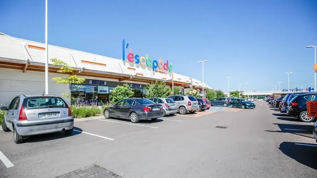 Centre Commercial Carrefour l'Escapade restaurant à Chapelle-Saint-Luc