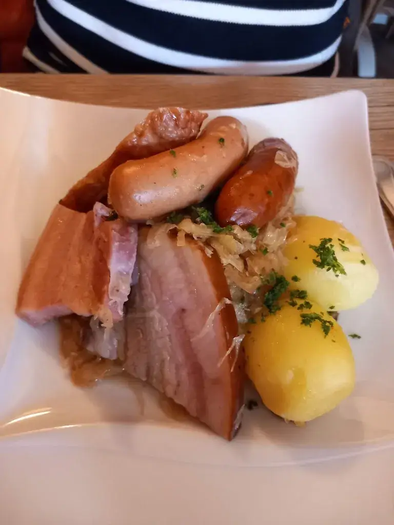 angélique LEPLONGEON_Au Chasseur Alpin_Orbey_recensione