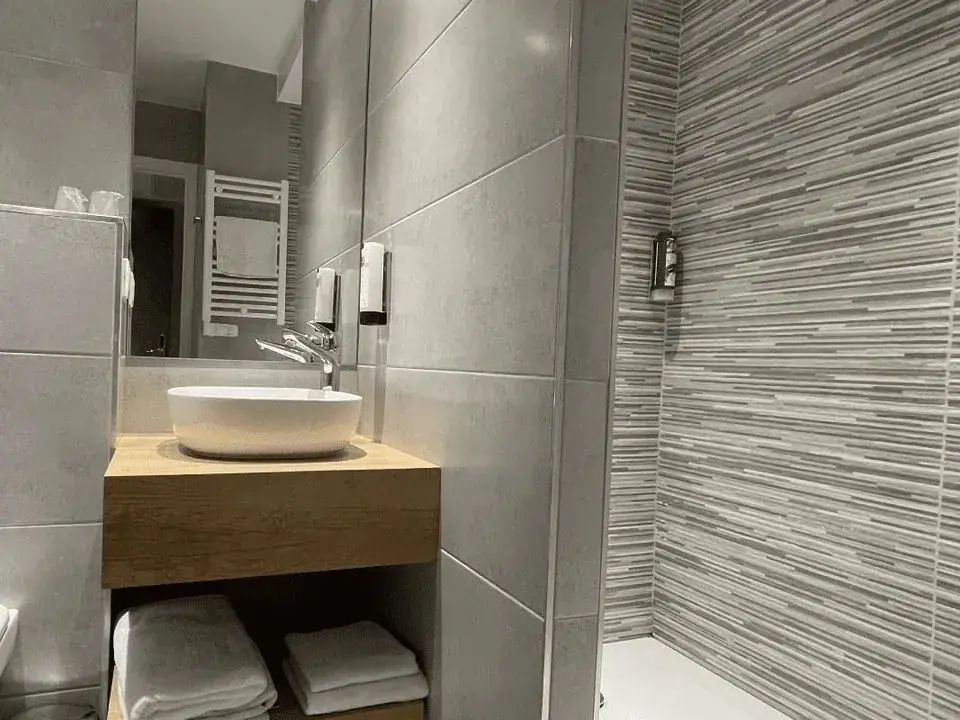 Logis Hôtel Relais de l'Abbaye_Charlieu_slider_image_1