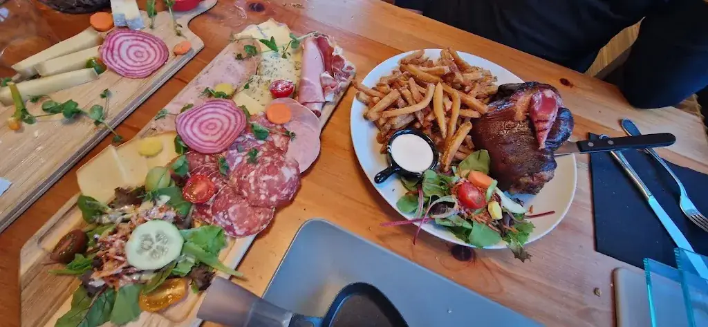 W. Z_Restaurant Le bar à raclettes_Bresse_review