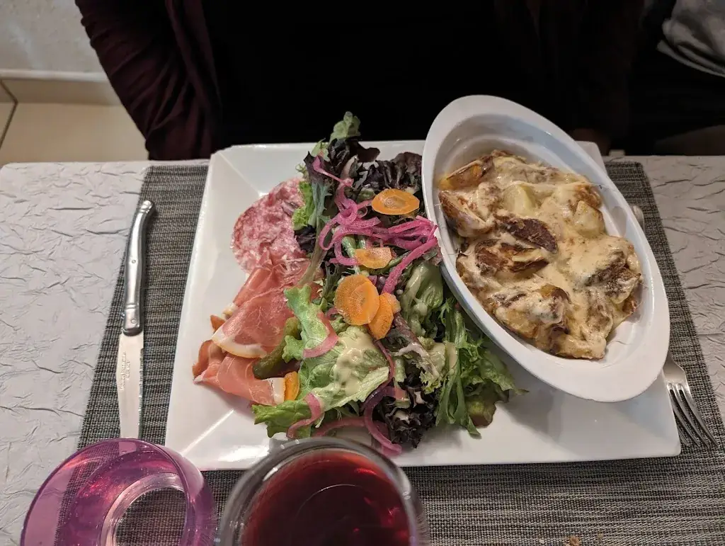 Tara Evans_Restaurant Le Vigosche_Châteaugay_review