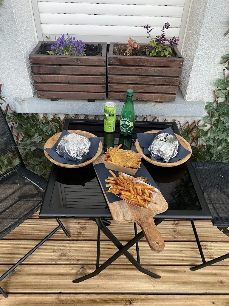 Leo Louviot _AU REVIENS Y_Tholy_review