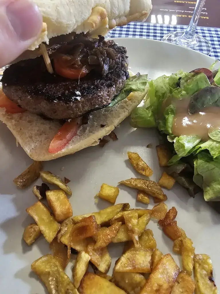 L BYR_La Maison Jaune_Châteaugay_review