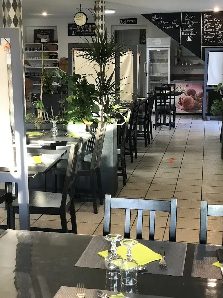 La Maison Jaune_Châteaugay_slider_image_3