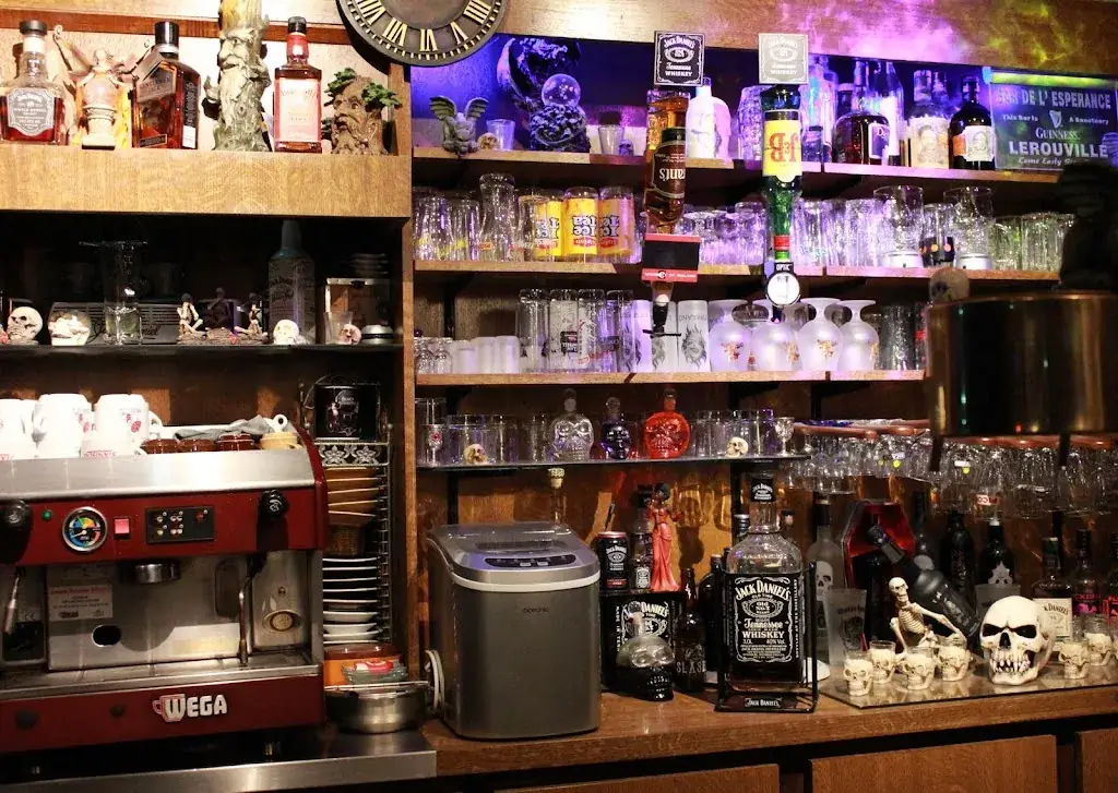 Cafe De L'esperance restaurant in Lérouville