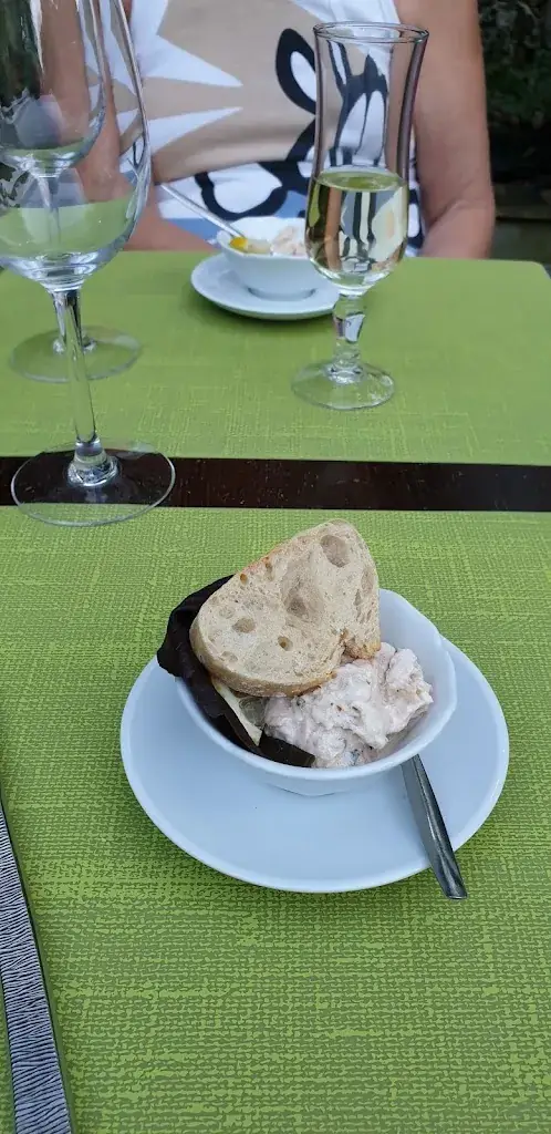 Jacques Sarnel_Le Trianon_Allevard_review