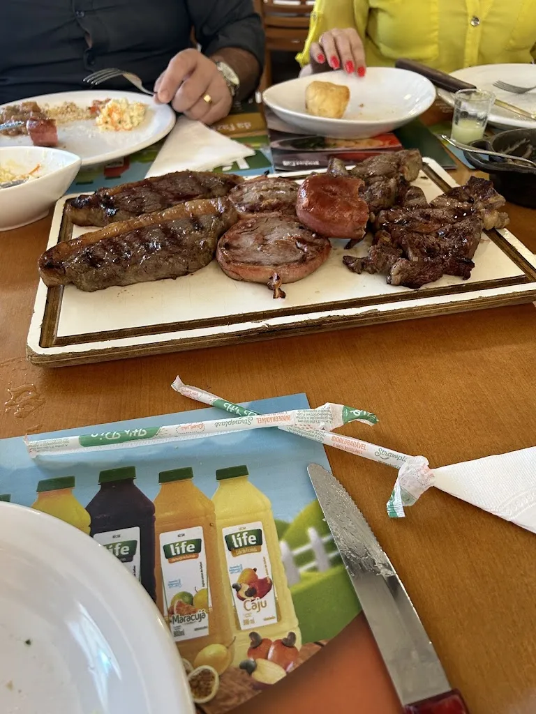 Clinton Holsinger_Restaurante e Churrascaria Poial Tropeiro._Brazil_review