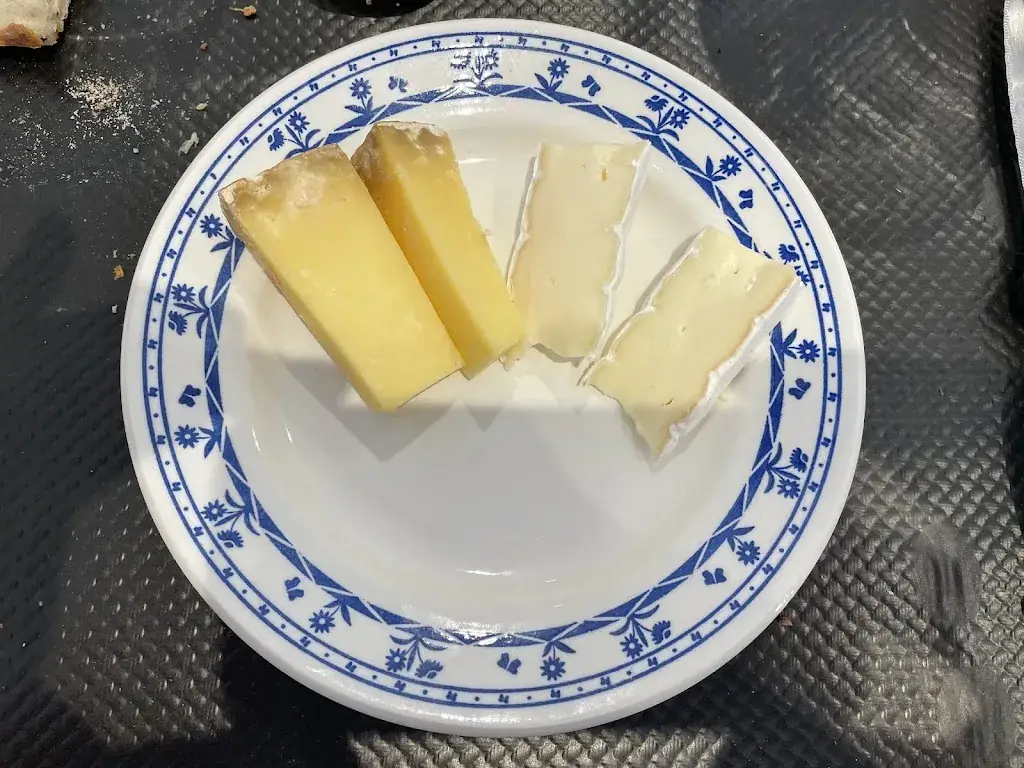 Menu_LES PETITES PORTUGAISES (Bar de la Place)_Châteaugay_imagen_5