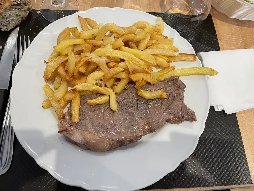 Menu_LES PETITES PORTUGAISES (Bar de la Place)_Châteaugay_imagen_6