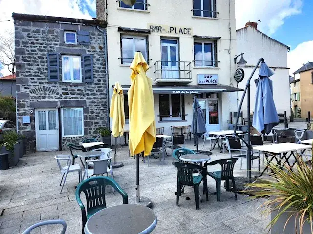 LES PETITES PORTUGAISES (Bar de la Place)_Châteaugay_slider_image_1