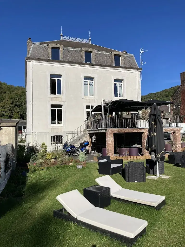 Peter Archibald_Le Point De Chute_Hautes-Rivières_review