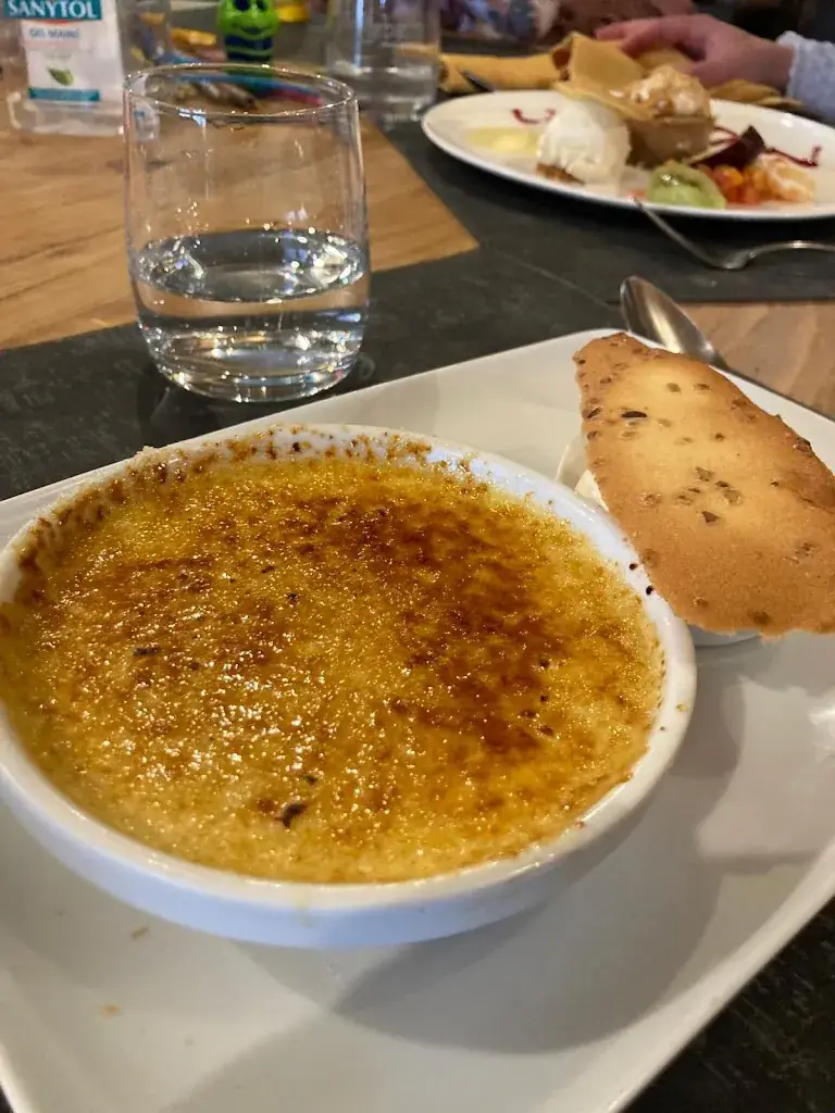 Mateo Moncayo_La Schlitte_Broque_review