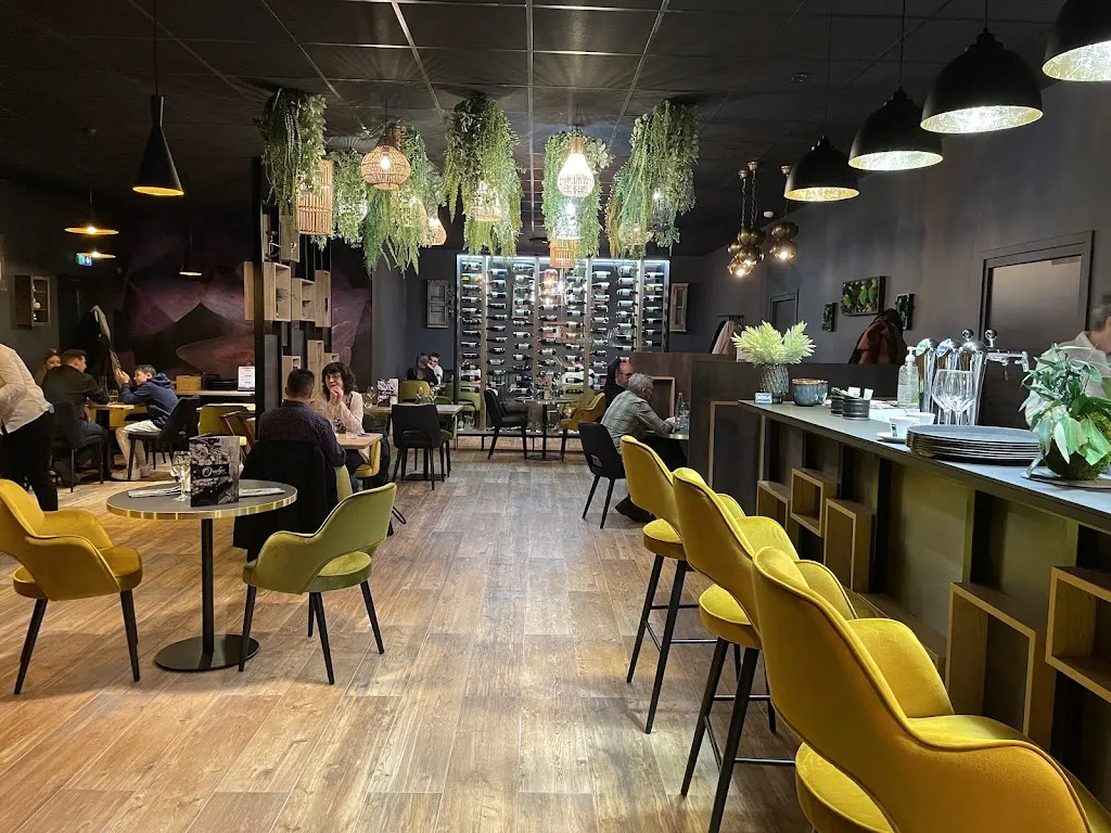 Oxalys restaurant in Lexy