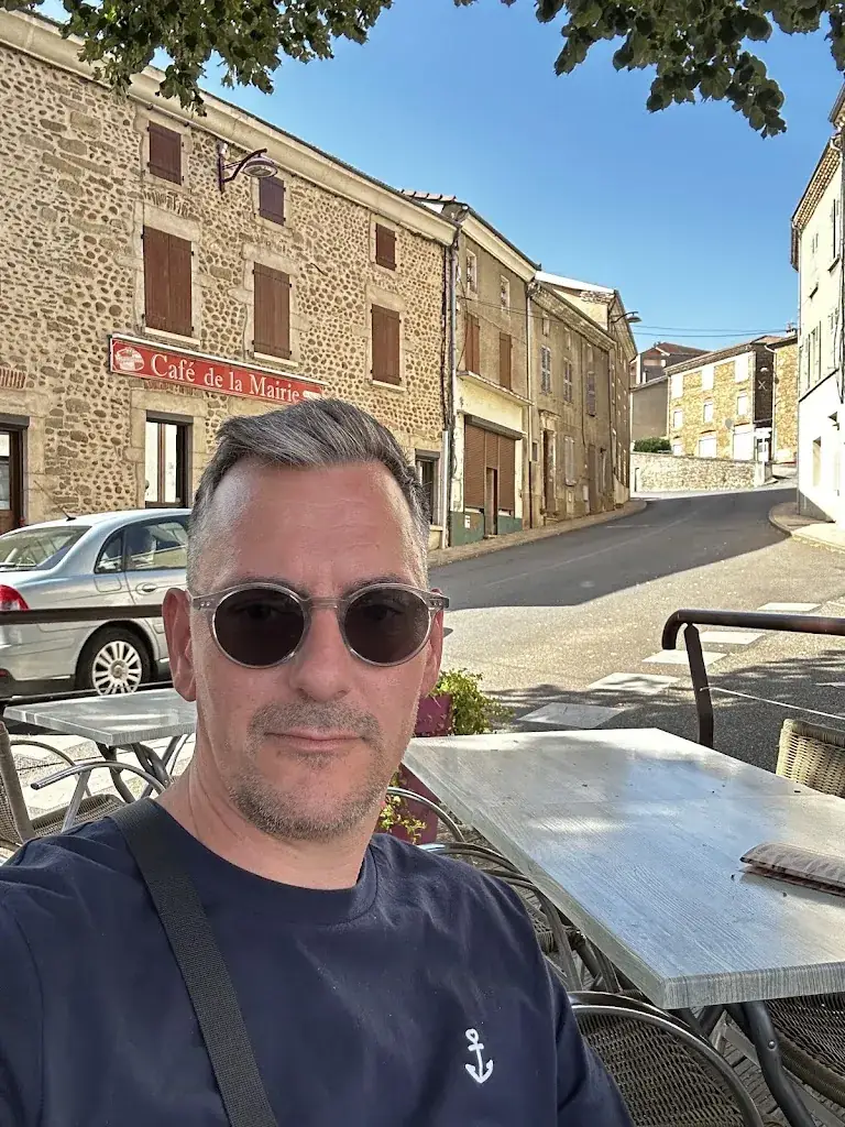 Poul Poulsen_CAFE de la Mairie -Nivon Laurent_Châteauneuf-de-Galaure_recensione